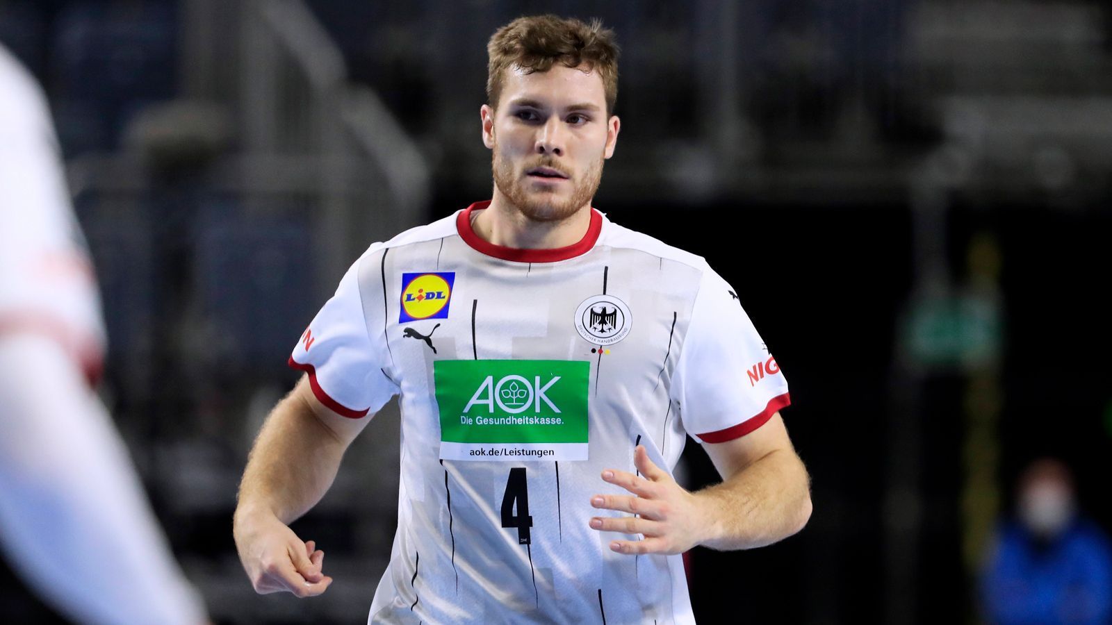 
                <strong>Johannes Golla</strong><br>
                Verein: SG Flensburg-HandewittGehalt: 20.000 Euro/Monat
              