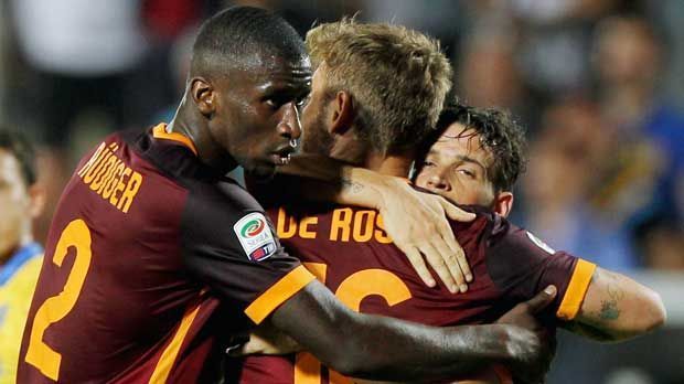 
                <strong>Antonio Rüdiger</strong><br>
                Antonio Rüdiger: Die Leihgabe des VfB Stuttgart feiert nach der Länderspielpause sein Debüt für den AS Rom - und es ist ein erfolgreiches. Der Hauptstadt-Klub gewinnt bei Aufsteiger Frosinone mit 2:0. Iago Falque und Juan Manuel Iturbe sorgen für die Treffer der Roma.
              