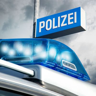 Polizeirevier am Abend