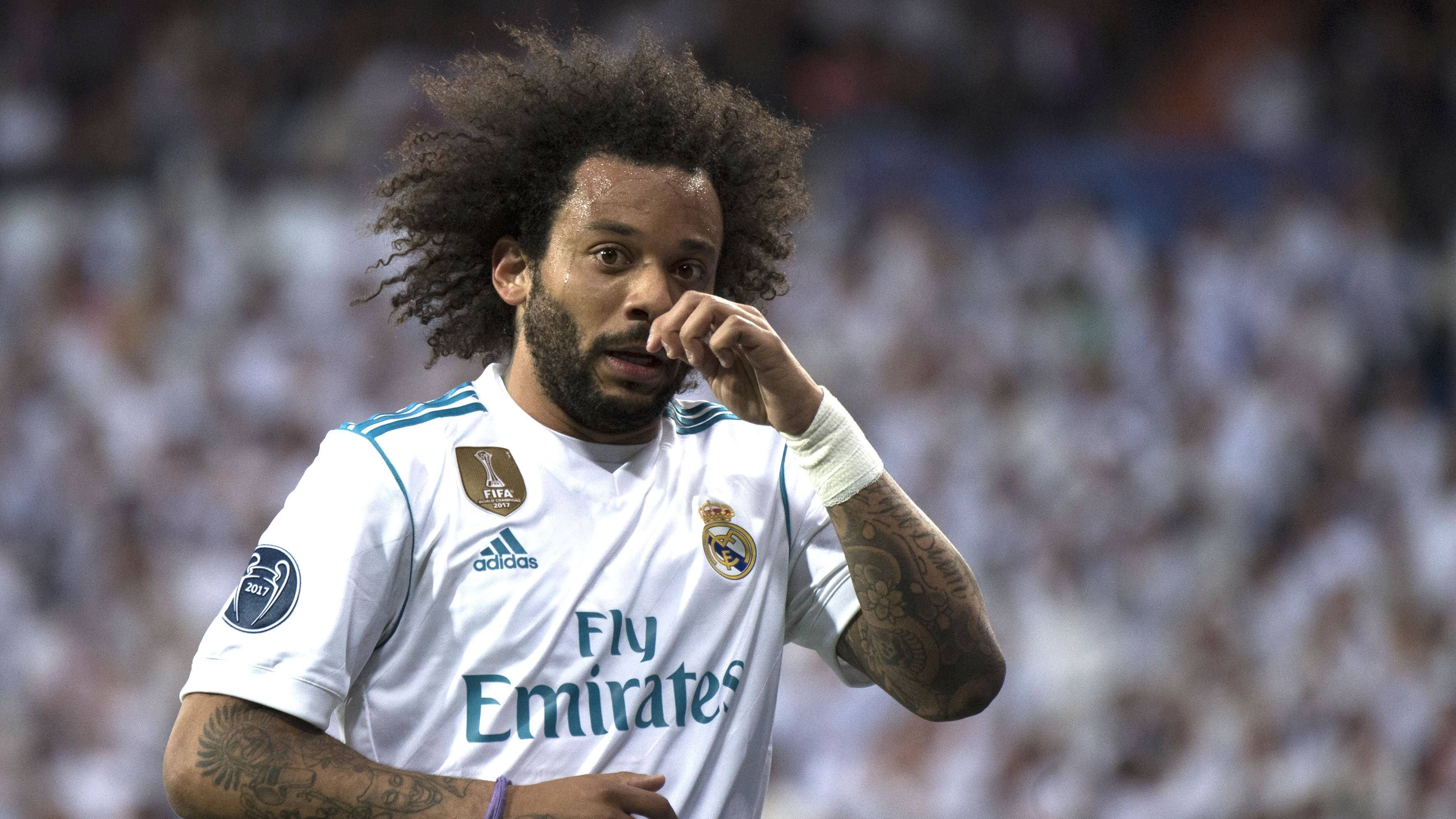 <strong>Linker Verteidiger: Marcelo</strong><br>Benzema und Marcelo spielten gemeinsam von 2009 bis 2022 bei Real Madrid und gewannen in dieser Zeit so ziemlich alles, was das Fußballerherz begehrt (5x Champions-League, 5x Klub-Weltmeisterschaft, 4x UEFA-Super-Cup, 4x spanische Meisterschaft, 3x spanischer Pokal, 4x Supercup). Kein Wunder, dass der Franzose auf seinen alten Weggefährten setzt.