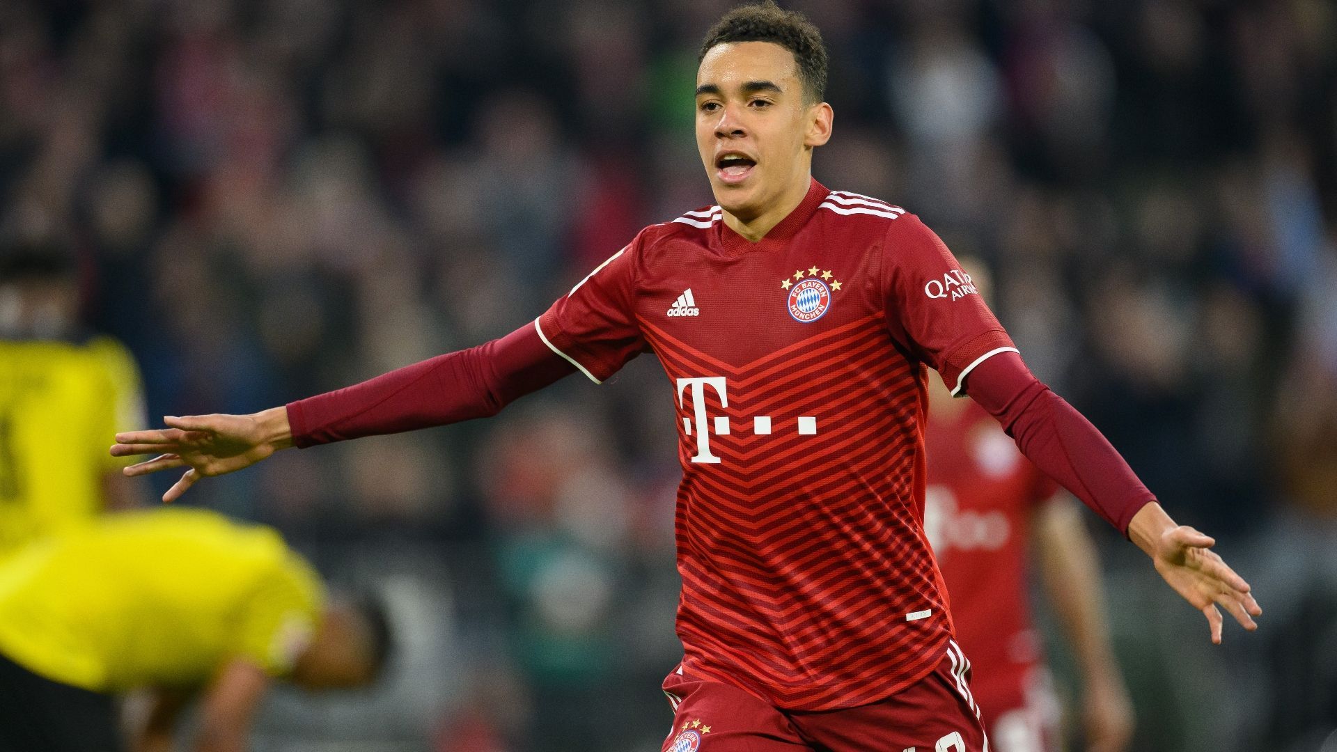 
                <strong>Jamal Musiala: Platz 3 bei den U21-Spielern</strong><br>
                ... aber besser als Bayern-Shootingstar Jamal Musiala? Wohl eher nicht. Das zeigt schon ein Blick auf die Statistiken der beiden in der vergangenen Saison. Da erzielte Musiala acht Pflichtspieltore, Gavi nur zwei. Der Spanier hat sich außerdem noch eine Gelb-Rote Karte in der Champions League eingehandelt. Insgesamt sah Gavi 15 Mal Gelb, Musiala nur zweimal. 
              