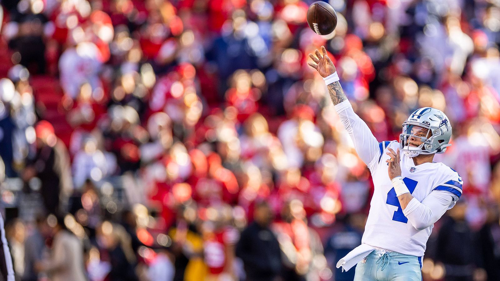 
                <strong>Dallas Cowboys </strong><br>
                &#x2022; <strong>Name:</strong> Dak Prescott<br>&#x2022; <strong>Position:</strong> Quarterback<br>&#x2022; <strong>Stats 2022:</strong> 2.860 Passing Yards, 23 Touchdowns, 15 Interceptions<br>
              
