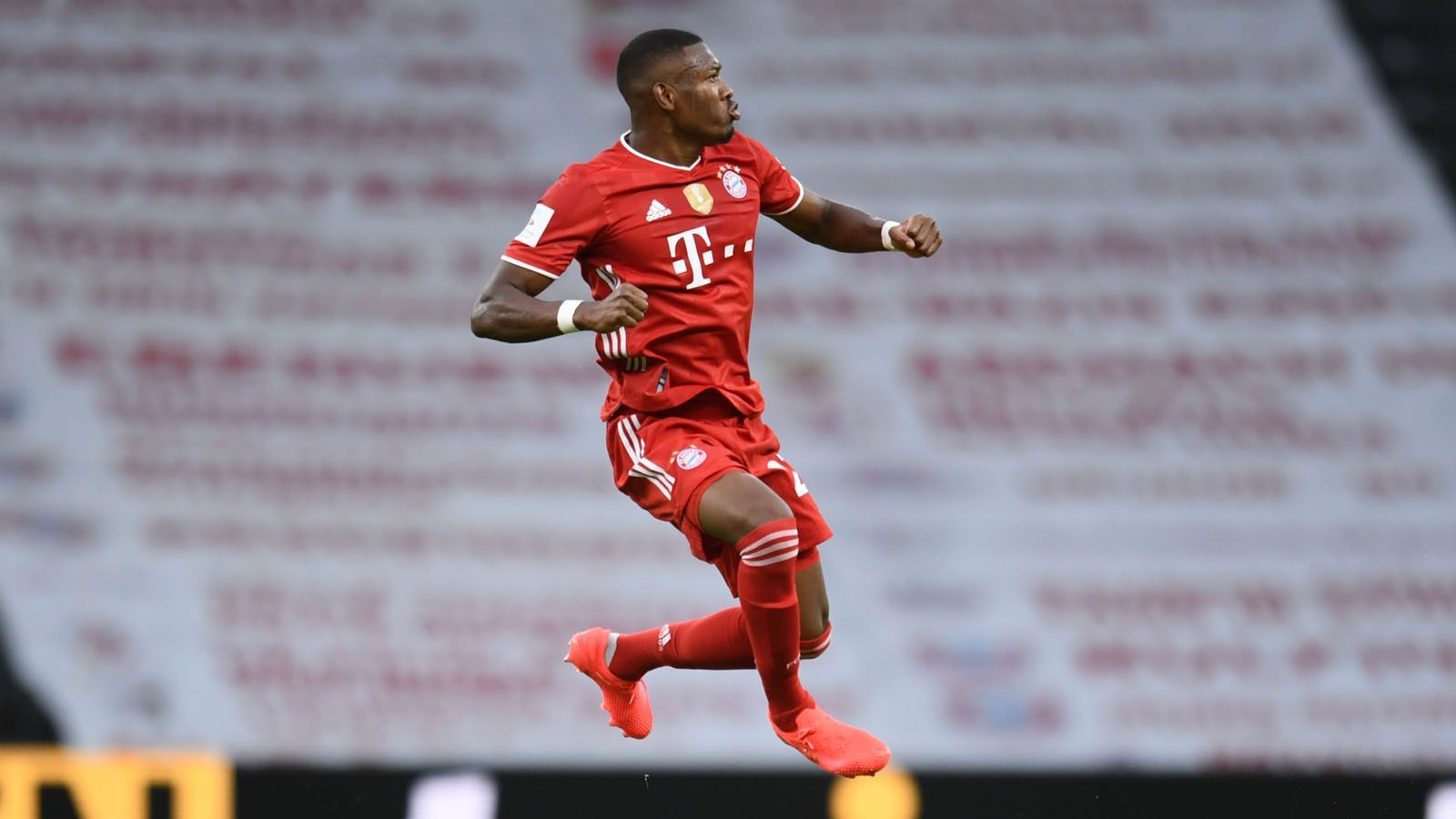 
                <strong>David Alaba</strong><br>
                Der Österreicher beweist beim Freistoß-Tor zum 1:0 einen feinen Fuß und trifft unhaltbar in die rechte obere Ecke. Auch in der Defensive ist der Innenverteidiger kaum zu überwinden, verfügt über ein gutes Stellungsspiel und stellt die Leverkusener oftmals Abseits. Beim Gegentor zum 1:3 verliert er allerdings das Duell mit Sven Bender. ran-Note: 2
              