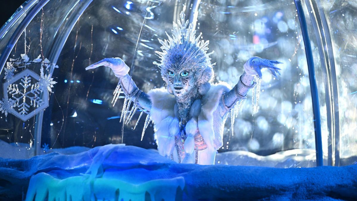 Die Eisprinzessin in ihrer Schneekugel bei "The Masked Singer" 2023.