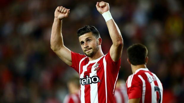 
                <strong>Platz 1: Shane Long (FC Southampton) - 35,31 km/h</strong><br>
                Hier ist er, der Geschwindigkeits-König der Premier League: Shane Long läuft allen anderen Spielern mit großem Abstand davon. Und auch der deutschen Abwehr ist der pfeilschnelle Ire schon mal entwischt. Beim 1:0-Sieg der Iren in der EM-Quali im Oktober 2015 in Dublin erzielte Long den entscheidenden Treffer.
              