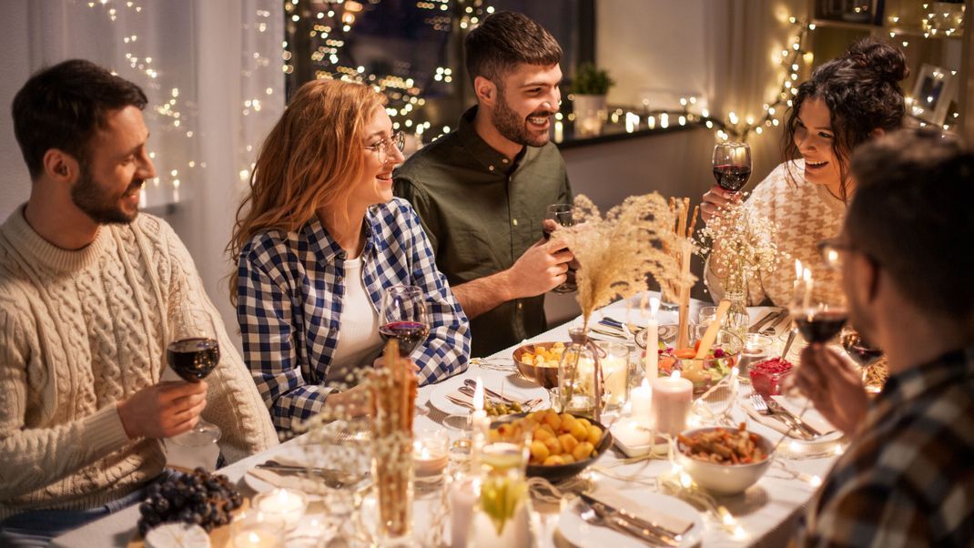 Bei deiner Silvesterparty dürfen natürlich köstliches Essen und leckere Drinks nicht fehlen. Mit unseren Rezept-Ideen wirst du deine Gäste garantiert verzaubern.
