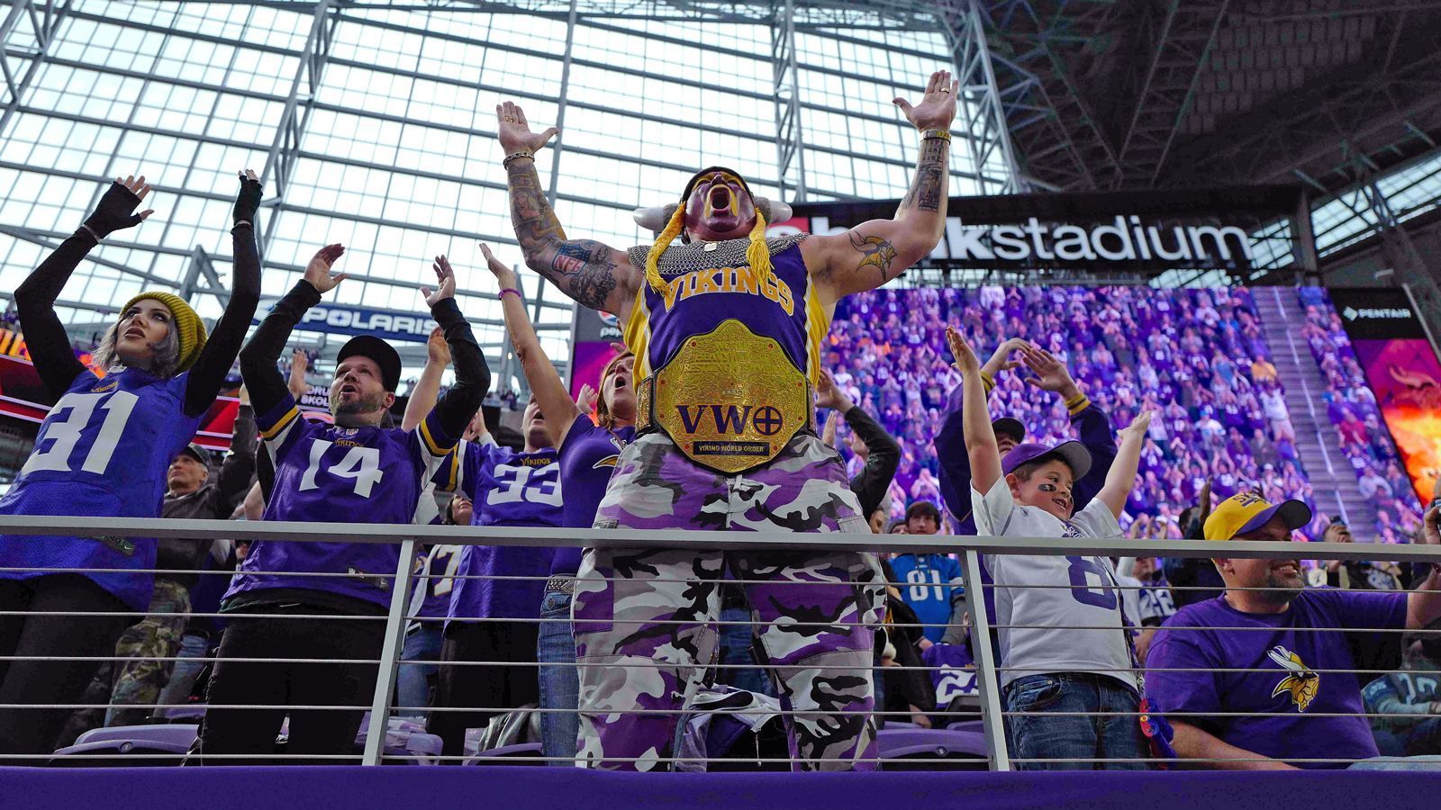 
                <strong>Platz 16: Minnesota Vikings</strong><br>
                U.S. Bank StadiumDurchschnitt: 66.811 ZuschauerAuslastung: 99,9 %
              