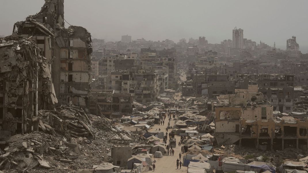 Rauch steigt von einer Explosion im nördlichen Gazastreifen auf.
