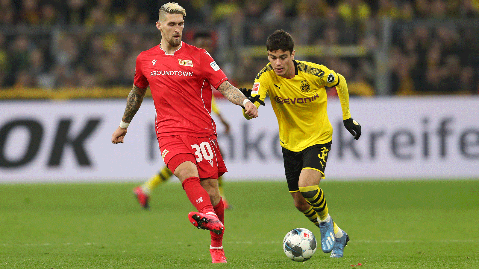 
                <strong>Platz 6: Giovanni Reyna (17)</strong><br>
                 - Verein: Borussia Dortmund - Position: Offensives Mittelfeld - Marktwert: 15 Millionen Euro
              