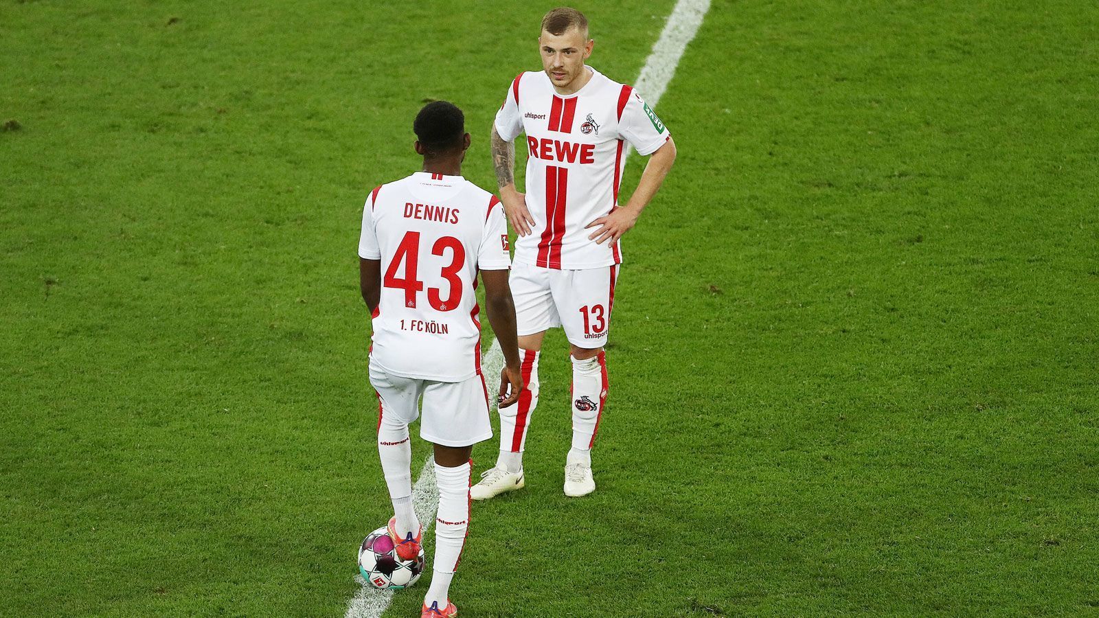 
                <strong>1. FC Köln</strong><br>
                Mittelfeldakteur Max Meyer (re., Crystal Palace) und Angreifer Emmanuel Dennis (FC Brügge) wurden als Verstärkungen für die Rückrunde verpflichtet, konnten aber zu keinem Zeitpunkt der Saison die Erwartungen erfüllen. Beide kommen überwiegend als Einwechselspieler zum Einsatz und nehmen nur geringen Einfluss auf die Performance ihres Teams. Während Dennis oftmals der Bezug zum Spiel fehlt, sieht sich Meyer auf seiner Position großer Konkurrenz ausgesetzt - von beiden werden sich die Verantwortlichen in der Rheinmetropole wohl mehr erhofft haben.
              