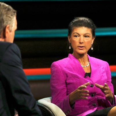 BSW-Chefin Sahra Wagenknecht sorgte mit ihren Ukraine-Aussagen bei Markus Lanz für Empörung.