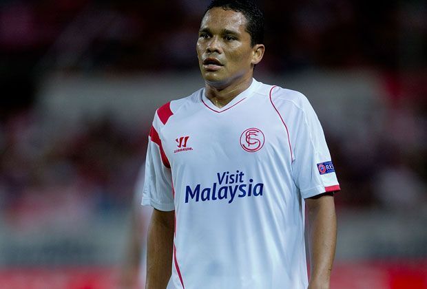 
                <strong>Carlos Bacca (FC Sevilla)</strong><br>
                Im Gegensatz zu seinen zwei Vorgängern steht Carlos Bacca noch beim FC Sevilla unter Vertrag. 2013 kam der Angreifer für rund sieben Millionen Euro vom FC Brügge. Mit fünf Treffern ist der Kolumbianer der Top-Torjäger der Spanier in der Europa League.
              