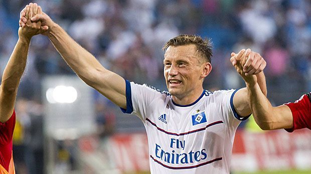 
                <strong>Ivica Olic (Hamburger SV)</strong><br>
                Ivica Olic (Hamburger SV): Erst Anfang 2015 zieht es den Kroaten zurück zum Bundesliga-Dino. Dabei lässt Olic sogar die Aussicht auf Champions-League-Spiele mit dem VfL Wolfsburg kalt. Gemeinsam mit seiner Familie will der Stürmer auch nach seiner Karriere in der Weltstadt bleiben, in der er schon von Januar 2007 bis Sommer 2009 lebt.
              