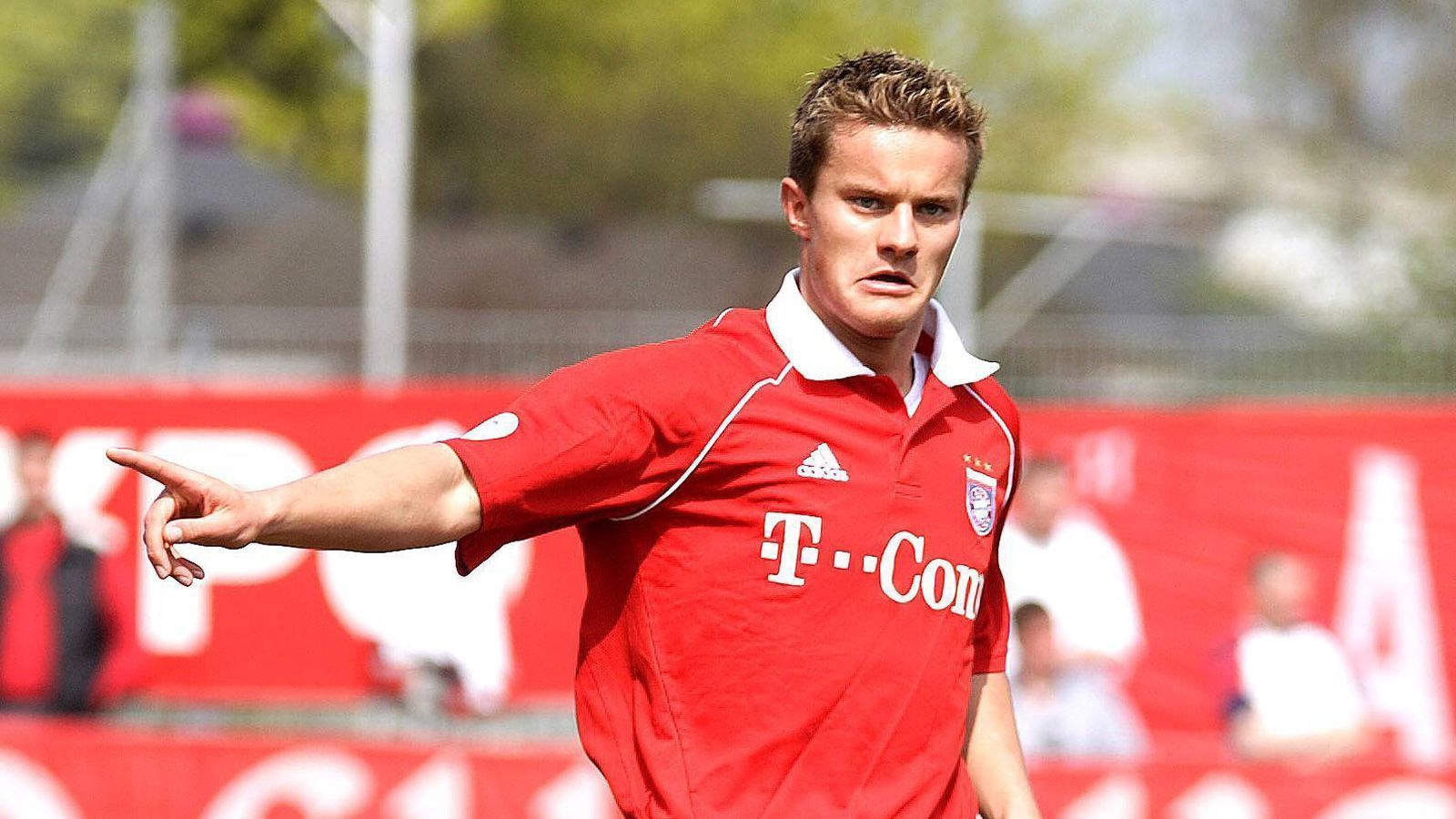 
                <strong>Markus Husterer</strong><br>
                &#x2022; FC Bayern München: 2001 bis 2003 (Junioren), 2006 (FCB II) -<br>&#x2022; VfB Stuttgart: 2004 (VfB und VfB II)<br>
              