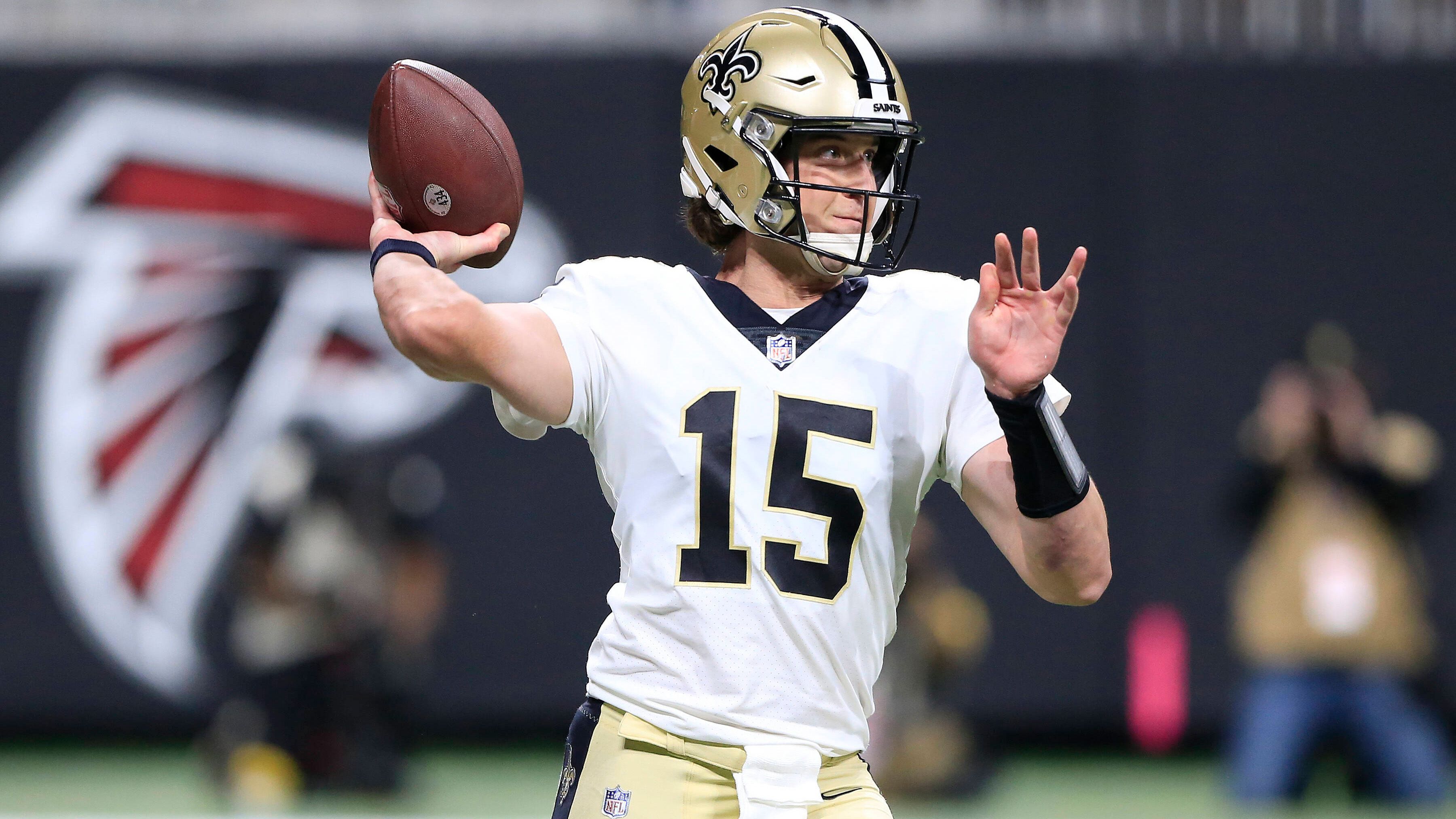 
                <strong>Trevor Siemian (Free Agent)</strong><br>
                Trevor Siemian erlebte bei den New Orleans Saints eine echte Achterbahn-Saison. Nach der Verletzung von Jameis Winston wurde er plötzlich zum Starter. Gegen die Buccaneers überzeugte er noch - auf Licht, folgte dann aber auch viel Schatten. Siemian verlor vier Spiele in Folge, die Sainst verpassten am Ende die Playoffs. Der 30-Jährige geht nun in sein sechstes NFL-Jahr. 
              