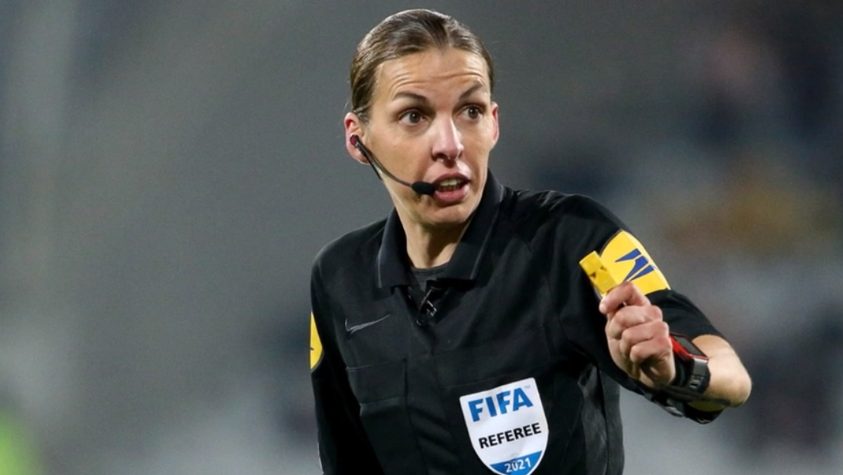 Stéphanie Frappart: Wer ist die erste WM-Schiedsrichterin?