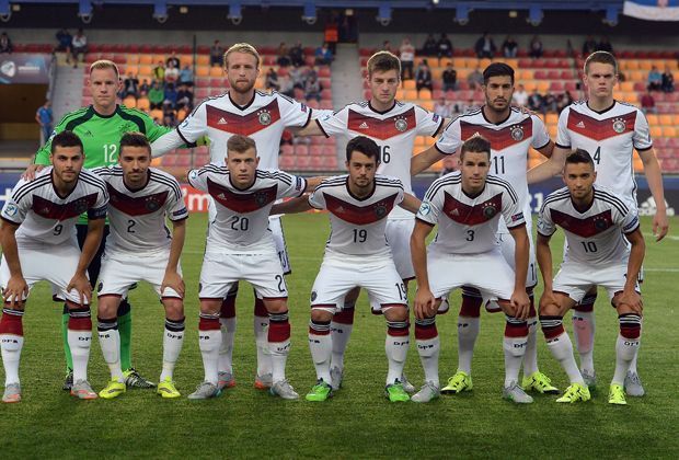 
                <strong>Deutsche U21-Nationalmannschaft</strong><br>
                Die deutsche U21-Nationalmannschaft kommt im EM-Auftaktspiel gegen Serbien nicht über ein 1:1 hinaus. In fast allen Mannschaftsteilen ist dabei noch viel Luft nach oben - ran.de präsentiert die Einzelkritik!
              