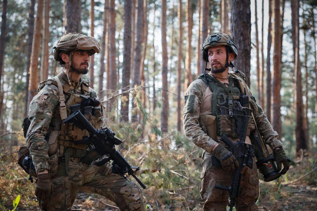 Ukrainische Soldaten während eines Kampfeinsatzes an der Frontlinie bei Kreminna, einer Stadt in der ukrainischen Oblast Luhansk.