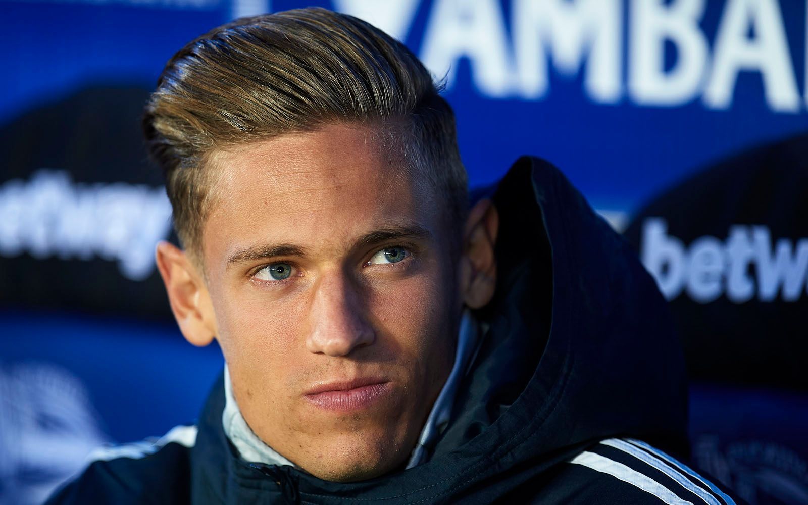 
                <strong>Marcos Llorente</strong><br>
                Der 24-Jährige profitierte nicht vom Trainerwechsel: Während er unter Solari noch regelmäßig zum Einsatz kam, plant Zidane im Mittelfeld wohl ohne ihn und würde ihm laut "Marca" bei einem angestrebten Wechsel keine Steine in den Weg legen. Laut "AS" sollen Eintracht Frankfurt und der BVB über einen Transfer nachdenken.  Der Vertrag bei Real läuft noch bis 2021.   
              