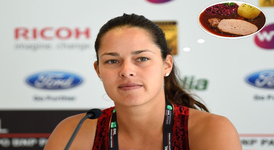 
                <strong>Ana Ivanovic_Schweinebraten</strong><br>
                Maria Sharapova hat es vorgemacht und verdient mittlerweile Millionen mit ihrer Süßigkeiten-Kette "Sugarpova". Nach langen Gesprächen mit ihrer russischen Kollegin findet wohl auch Ivanovic Gefallen an der Idee, ins Süßigkeiten-Geschäft einzusteigen. Jedoch möchte sie offenbar keine Naschereien, sondern Schweinebraten auf den Markt bringen. Das Rezept hat sie von "Schweini" bekommen und bei Besuchen in seiner bayerischen Heimat ist die traditionelle Mahlzeit mittlerweile angeblich Pflicht.
              