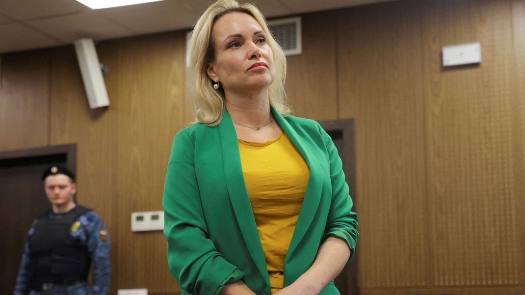 Marina Owsjannikowa bei einer Gerichtsanhörung in Moskau im Juli 2022.