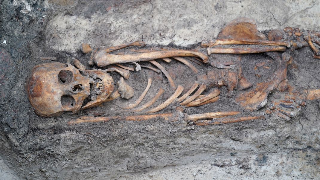 Auf einem Friedhof in Polen wurden die Überreste eines Kindes aus dem 17. Jahrhundert entdeckt. 