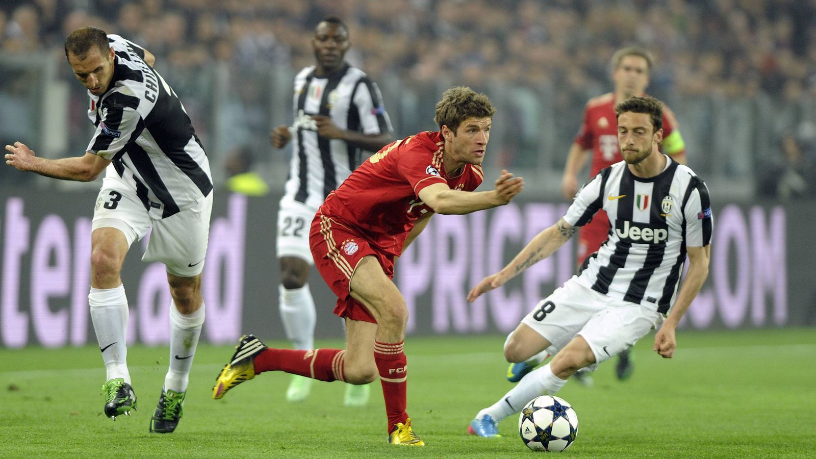 
                <strong>2012/13: Bayern München - Juventus Turin</strong><br>
                Hinspiel: Bayern München - Juventus Turin 2:0 -Rückspiel: Juventus Turin - Bayern München 0:2 -Weiterer Verlauf: Final-Sieg gegen Borussia Dortmund (2:1)
              
