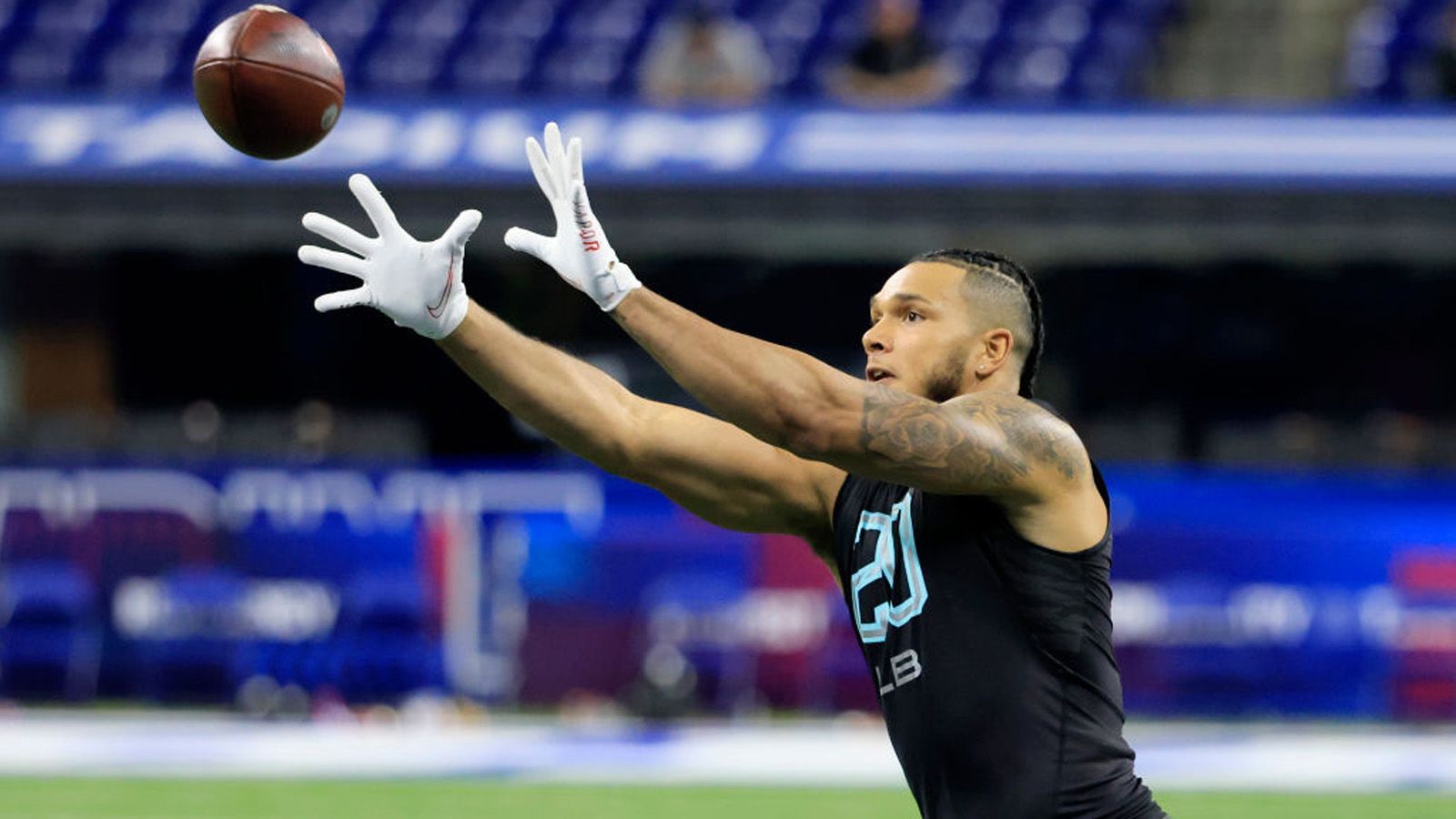 
                <strong>14. Pick: Baltimore Ravens - Jermaine Johnson II (Florida), Edge Rusher</strong><br>
                Sie brauchen EDGE, der beste noch verfügbare Edge geht dahin. Alternative hier: Karlaftis.Die Draft Needs der Ravens: Edge, CB, OL
              