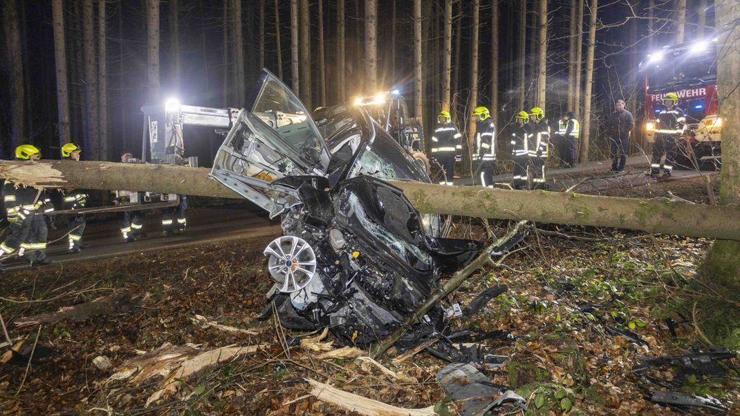 Eine 27-Jährige überlebte in Österreich einen schweren Unfall.