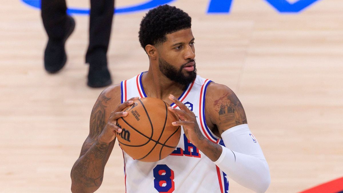 November 6, 2024, Inglewood, California, USA: Paul George 8 of the Philadelphia 76ers during their regular season NBA, Basketball Herren, USA game against the Los Angeles Clippers on Wednesday Nove...