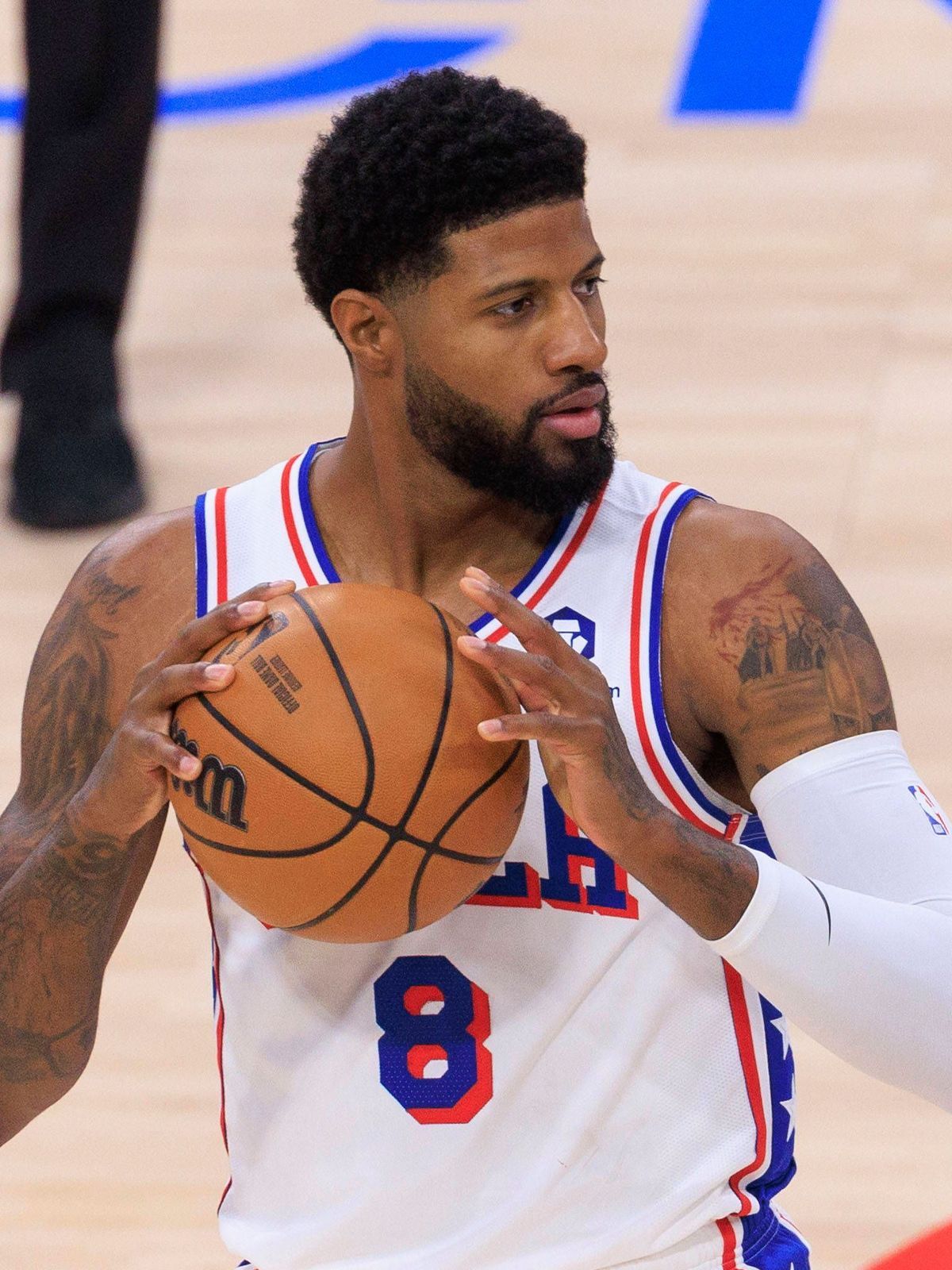 November 6, 2024, Inglewood, California, USA: Paul George 8 of the Philadelphia 76ers during their regular season NBA, Basketball Herren, USA game against the Los Angeles Clippers on Wednesday Nove...