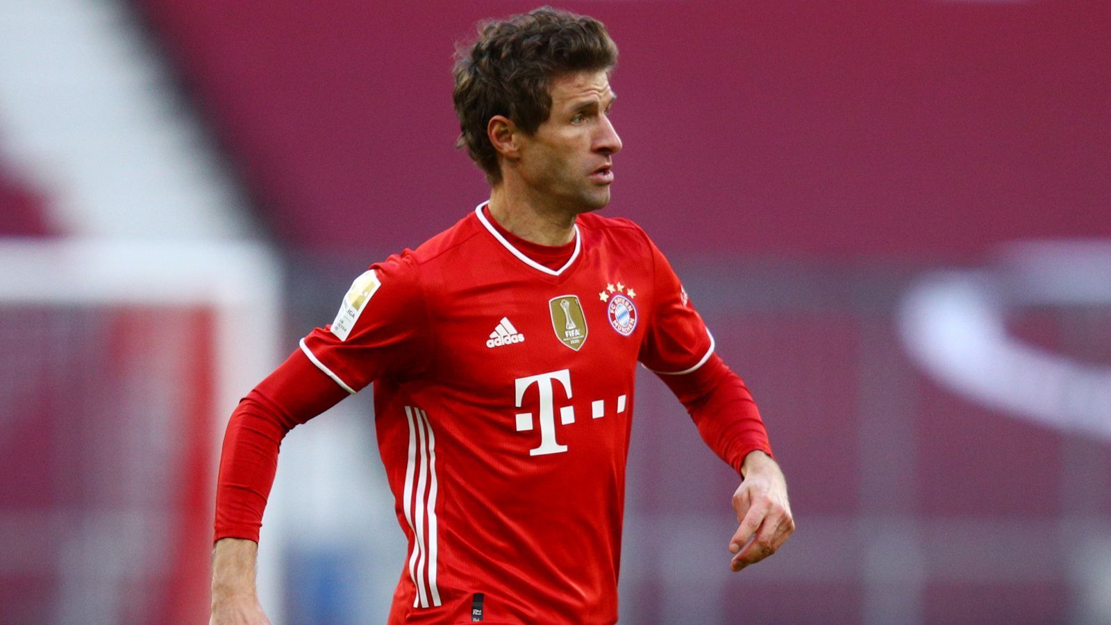 
                <strong>Thomas Müller</strong><br>
                Der Weltmeister spielt bislang eine ganz starke Saison, gegen den BVB ist er aber weitgehend im zentralen Mittelfeld abgemeldet. Ein eher unglücklicher Abend für Müller, der sich trotzdem über den Sieg freuen wird. ran-Note: 4
              