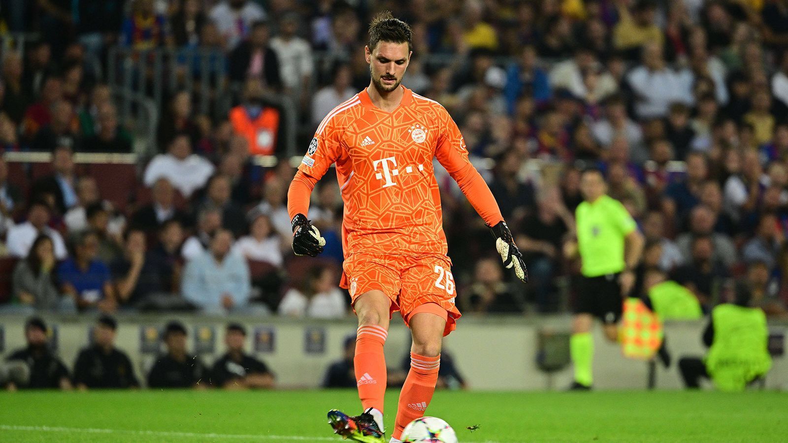 
                <strong>Sven Ulreich</strong><br>
                Der Vertreter von Manuel Neuer erlebt in Barcelona einen unerwartet ruhigen Abend, ist nur ab und an bei hohen Bällen mal gefordert. Diese Aufgaben löst der Routinier allesamt souverän. ran-Note: 3
              