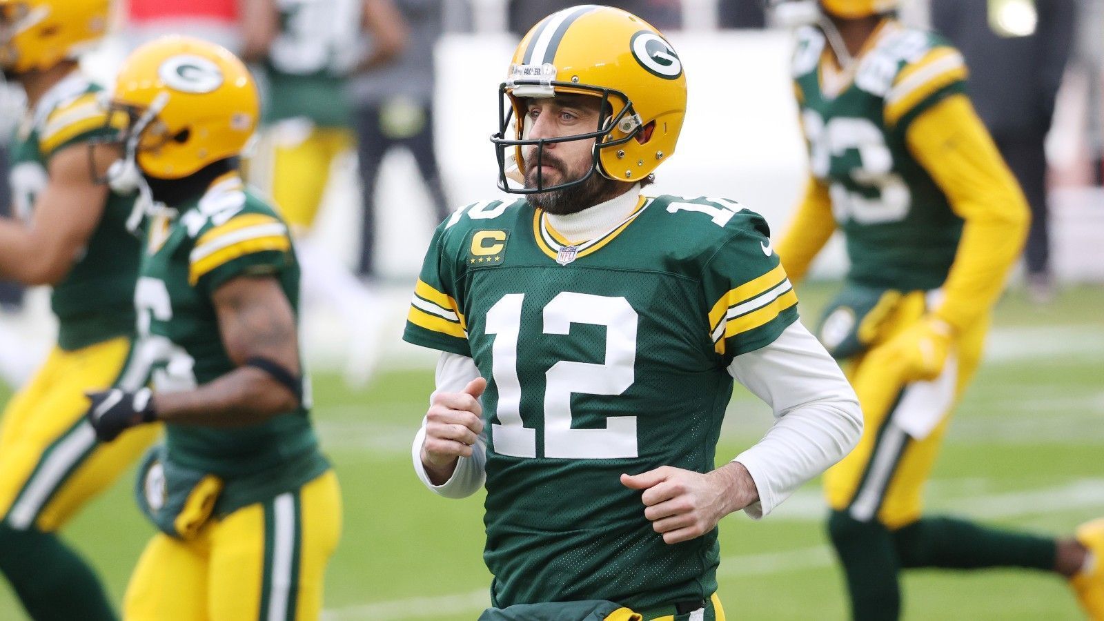 
                <strong>Aaron Rodgers (Green Bay Packers)</strong><br>
                Der Zwist zwischen den Green Bay Packers und Quarterback Aaron Rodgers findet kein Ende. Bereits vor einiger Zeit hat der Regular-Season-MVP von 2020 seinem Wunsch nach einem Trade Ausdruck verliehen, weil er unter anderem mit der "Philosophie" seines derzeitigen Arbeitgebers unzufrieden ist. Ein Ende der Spannungen ist noch lange nicht in Sicht, im Gegenteil: Mit seinem Fernbleiben vom Minicamp geht die Saga um Rodgers und die Green Bay Packers, die in puncto Rückkehr des 37-Jährigen nach Wisconsin nach wie vor optimistisch sind, in ein neues Kapitel.
              