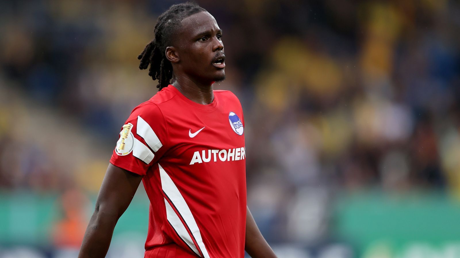 
                <strong>Dedryck Boyata</strong><br>
                Ein Streichkandidat, der genannt wird, ist der frühere Kapitän Dedryck Boyata. Gerüchte darüber, dass sich die Wege zwischen den Berlinern und dem 31-jährigen Belgier zeitnah trennen könnten, gibt es schon länger. Zuletzt wurde über einen Transfer Boyatas zu Trabzonspor spekuliert, der türkische Meister hat aber mit dem Ex-Dortmunder Marc Bartra mittlerweile einen anderen Innenverteidiger verpflichtet. Boyatas Vertrag bei der Hertha läuft noch bis 2024. In der laufenden Saison kam Boyata im DFB-Pokal bei der Niederlage in Braunschweig über 120 Minuten zum Einsatz, in der Bundesliga hingegen noch kein einziges Mal.
              