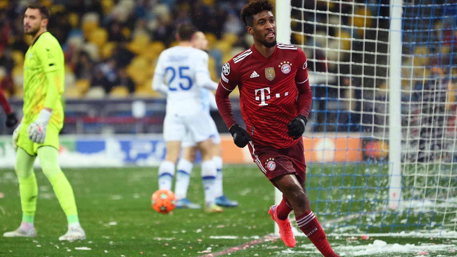 
                <strong>Kingsley Coman</strong><br>
                Sehr aktiv und bemüht auf seiner rechten Seite. Der Franzose belohnte sich mit dem 2:0 direkt vor der Pause, Coman zimmerte den Ball so hart in den Winkel, dass der Schnee von der Latte fiel. 25 Minuten vor Schluss bekam Coman von Nagelsmann frühzeitig Feierabend. ran-Note: 2
              