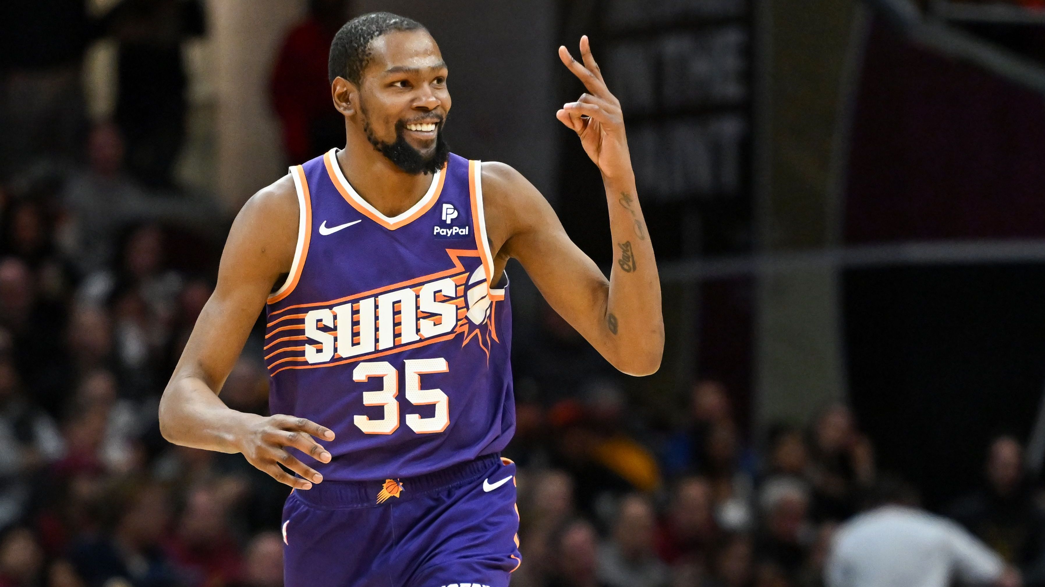 <strong>Auf Play-In-Tournament-Platz: Phoenix Suns - Western Conference</strong><br>Die Suns stolpern etwas in die Postseason. Obwohl man eine Big-3 mit Kevin Durant, Devin Booker und Bradley Beal hat, fehlt es dem Team an Konstanz. Trotz allem: In den Playoffs ist Shot-Making ein großer Faktor. Diese Fähigkeit haben die Suns. Doch zuerst müssen sie wahrscheinlich durch das Play-In-Turnier.