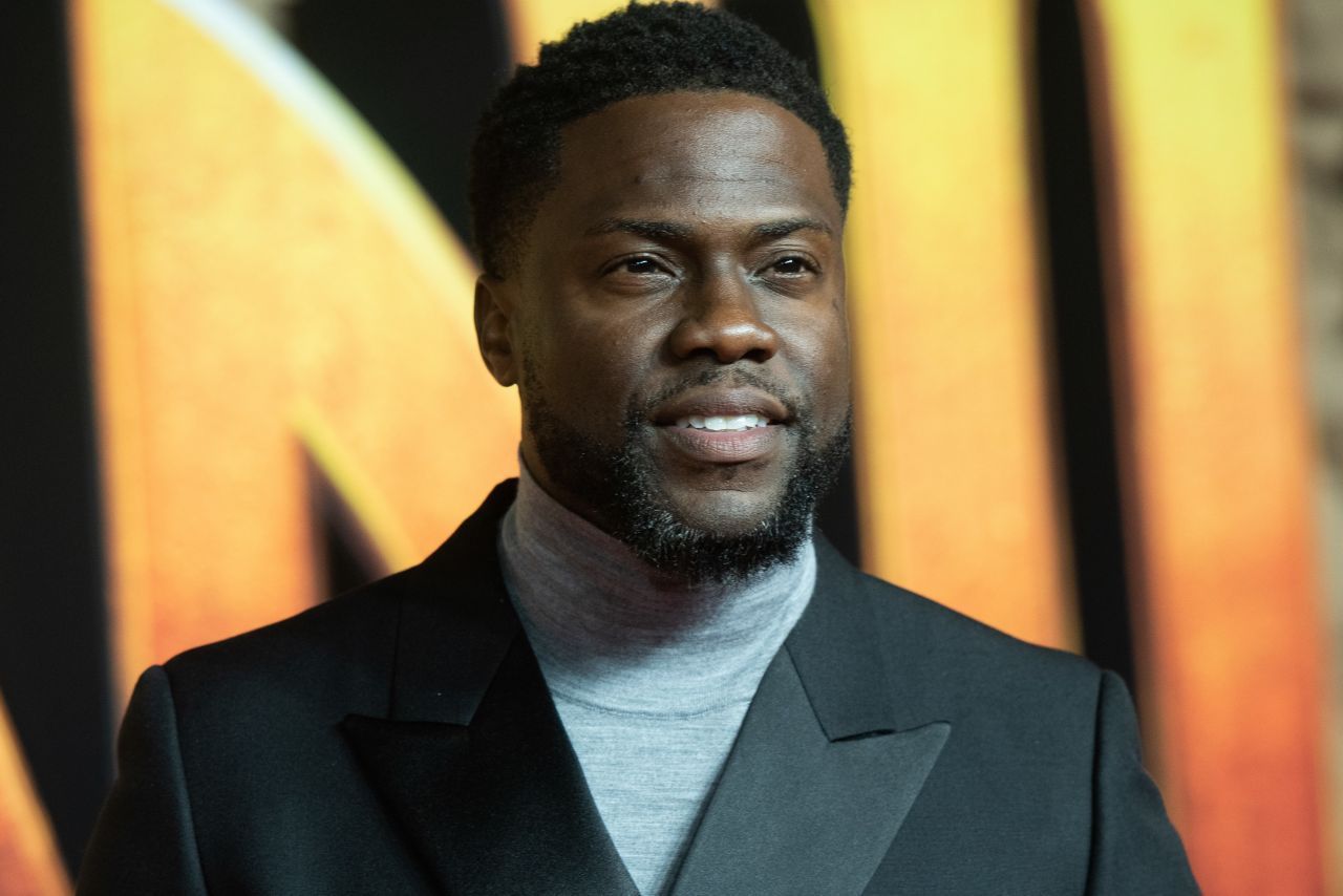 Zischen 500 und 600 Paar Sneaker besitze er wohl -  so genau weiß er das gar nicht, hat Football-Star Kevin Hart einmal gesagt.