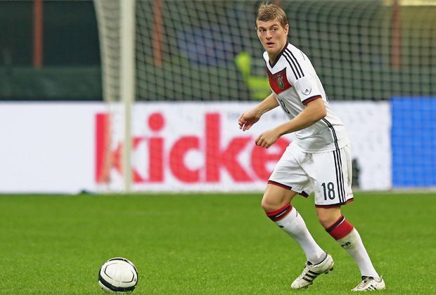 
                <strong>Toni Kroos (Zentrales Mittelfeld | Deutschland)</strong><br>
                Der Spielmacher der DFB-Elf verfügt über eine exzellente Technik und spielt kaum Fehlpässe. Seine gefährlichste Waffe ist der perfekt getimte Steilpass in den Rücken der Abwehr.
              