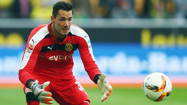 
                <strong>Roman Bürki (Borussia Dortmund)</strong><br>
                Tor: Roman Bürki (Borussia Dortmund). Der neue BVB-Torhüter fügt sich nahtlos in die Mannschaft der Borussen ein. Sieht man von seinem Patzer im DFB-Pokal gegen Paderborn ab, spielt Bürki eine tadellose Saison und lässt Roman Weidenfeller schnell vergessen.
              