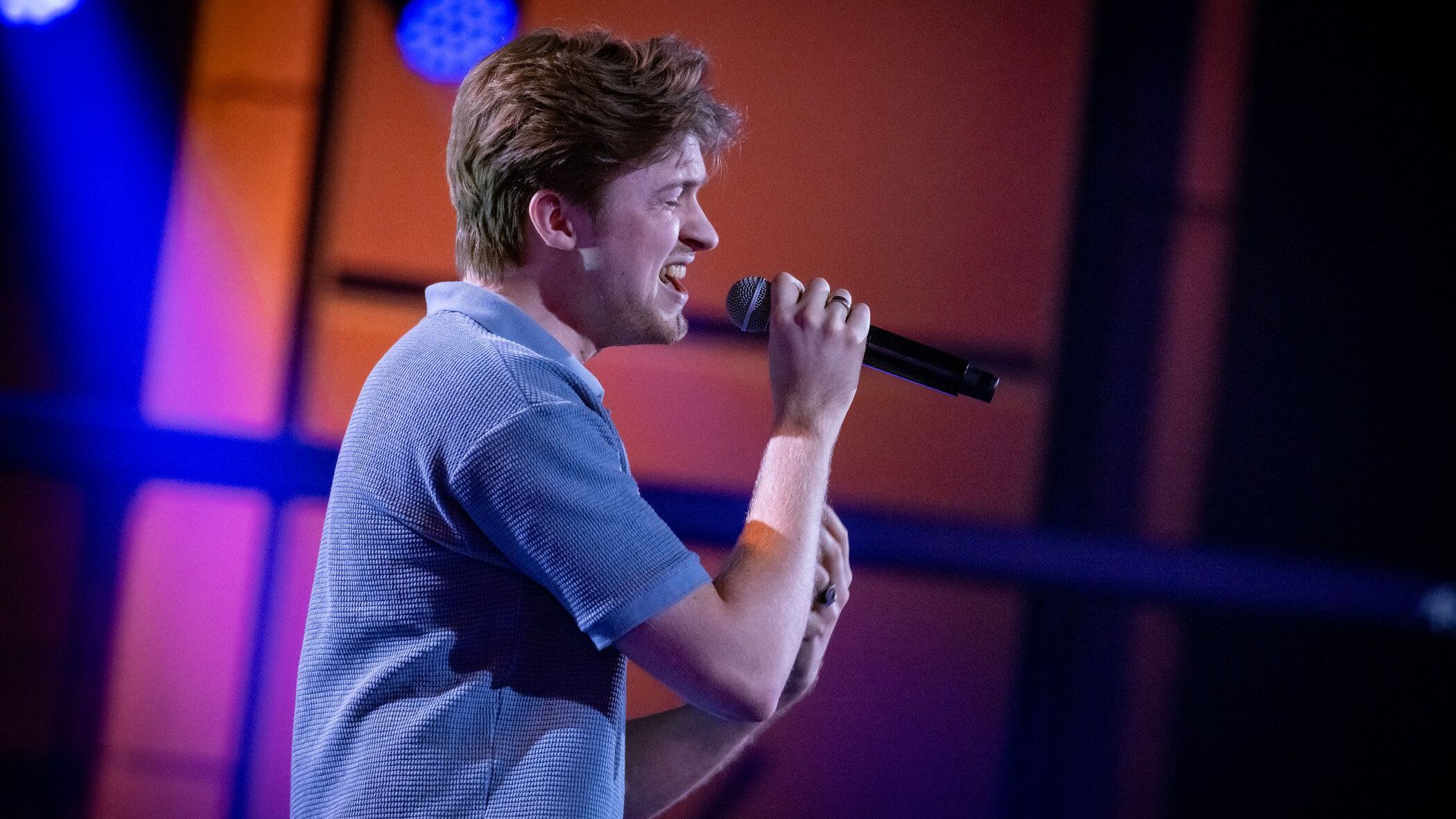 Jason Klees (19) aus Berlin singt "I'm Just Ken" von Ryan Gosling - "Ich habe mit fünfzehn Jahren bei 'The Voice Kids' teilgenommen. Popsänger Sasha hat mich unter Vertrag genommen und zwei Singles rausgebracht. Aber jetzt beginnt eine neue Ära meiner Musik."