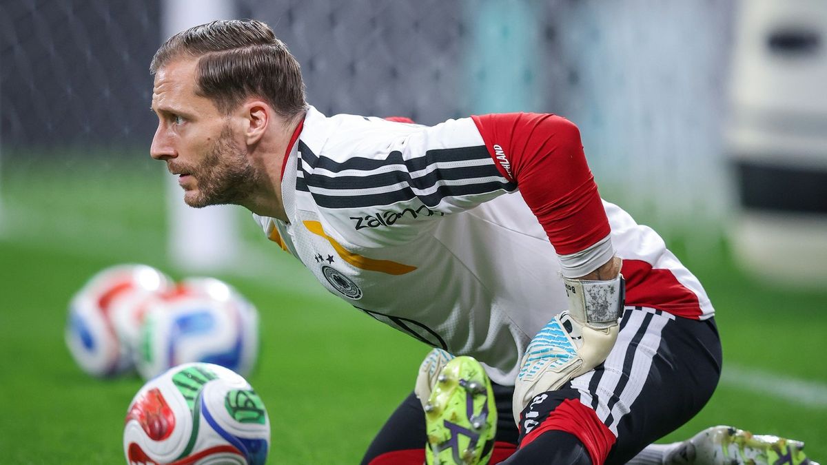 Guckt nur auf sich: Oliver Baumann