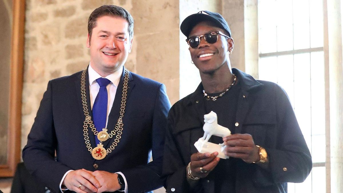 Dennis Schröder und OB Thorsten Kornblum