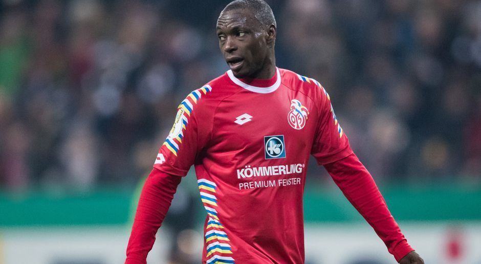 
                <strong>Flop: Anthony Ujah (1. FSV Mainz 05)</strong><br>
                Anthony Ujah wurde in China nicht glücklich. Es folgte der Winterwechsel nach Mainz für 3,8 Millionen Euro. Wer allerdings glaubte, der Nigerianer sei beim Karnevalsklub ähnlich treffsicher wie zu früheren Zeiten beim 1. FC Köln, wird bisher enttäuscht. Seit seiner Ankunft traf er kein einziges Mal, Mainz stürzte ab auf Platz 16. Im Sturm neben Robin Quaison strahlt Ujah bisher wenig Torgefahr aus. Will er seinem Team aus dem Tabellenkeller helfen, sollte der 27-Jährige langsam den Torriecher wiederfinden.
              