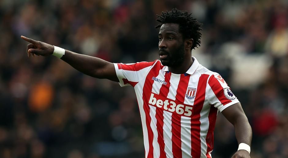 
                <strong>Wilfried Bony (Stoke City)</strong><br>
                Nach Informationen der englischen "Sun" soll China einen weiteren Premier League-Spieler ins Reich der Mitte locken: Nach Oscar ist der Klub Shanghai SIPG nun offenbar auch am Ivorer Wilfried Bony interessiert. Der 28-Jährige ist derzeit von Manchester City an Stoke City ausgeliehen und würde bei Shanghai angeblich mit einem Jahresgehalt von 14 Millionen Euro belohnt werden. Stoke-Trainer Mark Hughes verriet, dass der Transfer des Mittelstürmers aufgrund einer Vertragsklausel im Januar theoretisch möglich wäre.
              