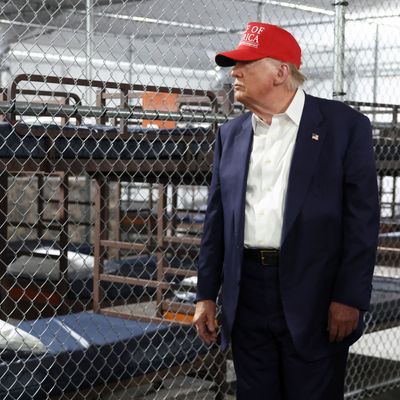 Ein US-Gericht hat dem harten Anti-Migrationskurs von US-Präsident Trump einen Dämpfer versetzt. 