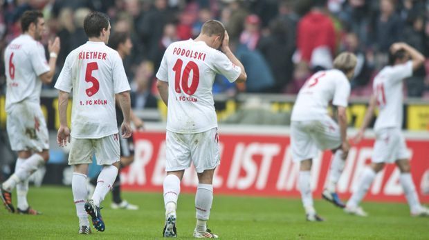 
                <strong>1. FC Köln</strong><br>
                5 Abstiege: Der 1.FC Köln hat sich mittlerweile wieder in der Bundesliga etabliert und gefestigt. Aber auch für die Rheinländer ging es bereits fünf Mal eine Klasse tiefer: 1998, 2002, 2004, 2006 und 2012.
              