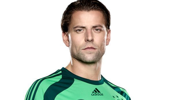 
                <strong>Roman Weidenfeller</strong><br>
                Weidenfeller debütiert als ältester Torwart der DFB-Geschichte in die Nationalmannschaft. Der 33 Jahre alte BVB-Keeper spielte im Nationaltrikot bisher nur beim 1:0 in England 2013. 
              