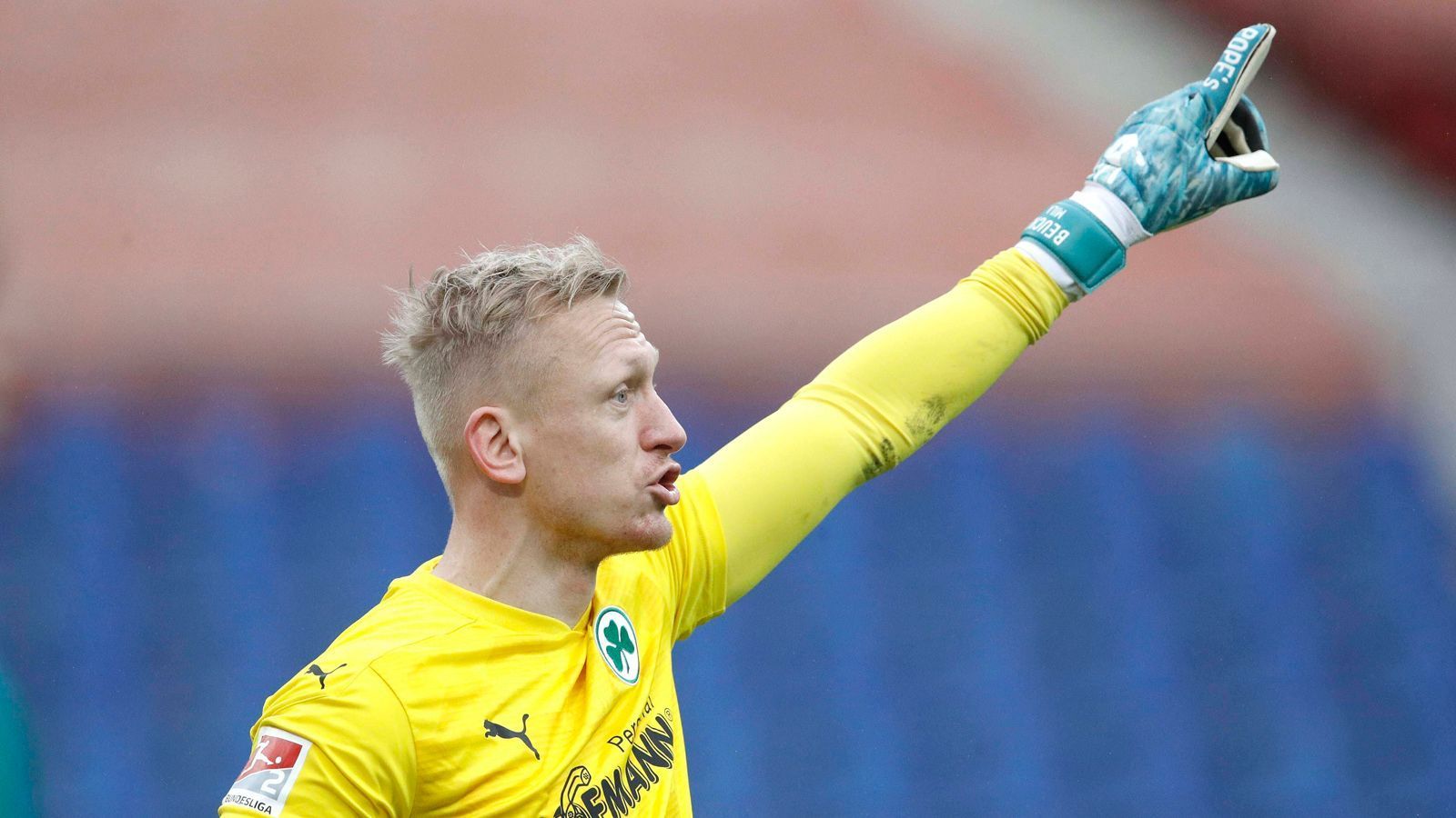 
                <strong>Platz 3: Greuther Fürth (43 Punkte)</strong><br>
                Das Restprogramm sieht für die Fürther nur noch den KSC als Gegner aus der Spitzengruppe vor. Ansonsten warten vor allem noch Teams aus dem Tabellenkeller auf die Kleeblätter. Doch schlussendlich ist wohl der Relegationsrang das Höchste der Gefühle. Aufstiegswahrscheinlichkeit: 30 Prozent
              