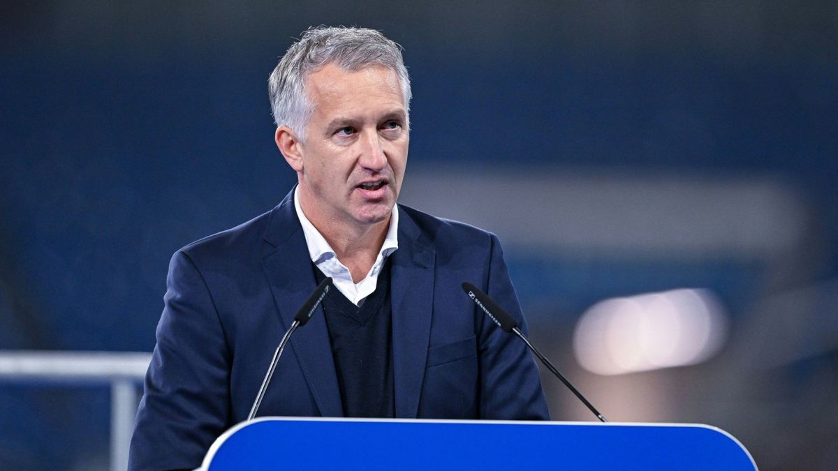 Sportvorstand Frank Baumann auf der JHV